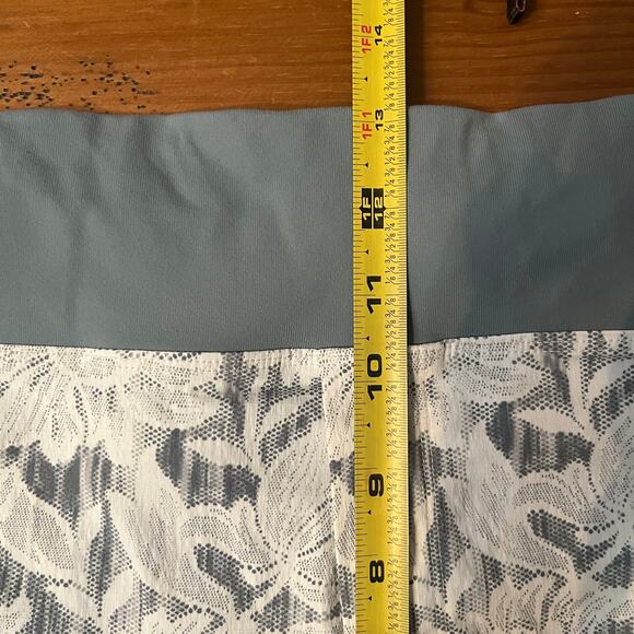 Athleta Women's Trekkie North Short with Pockets Green White Floral Lace Size 22 - Picture 9 of 10